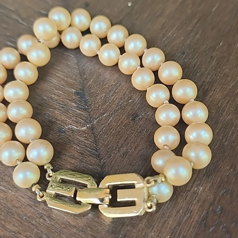 Givenchy 1977 Gold Faux Pearl Bracelet - Picture 2 of 7